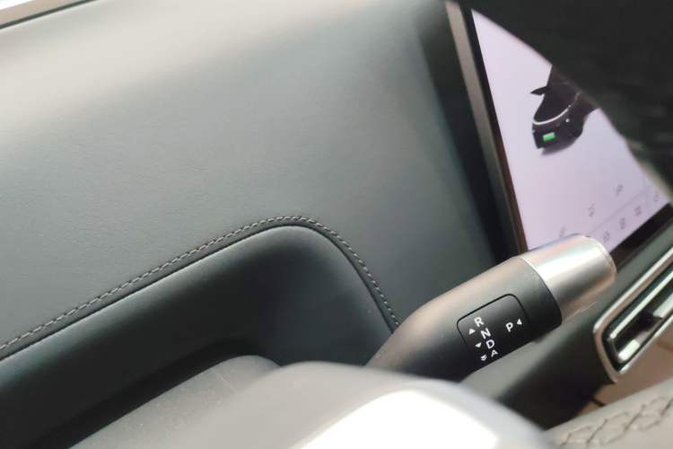 Used Li Auto L8 2025 Pro Smart Refresh Edition Gear Lever