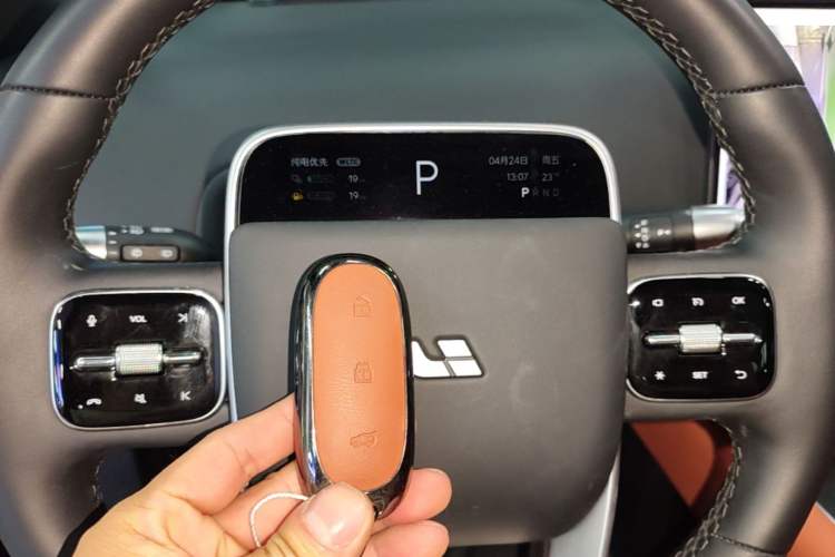 Used Li Auto L8 2025 Pro Smart Refresh Edition Interior 1