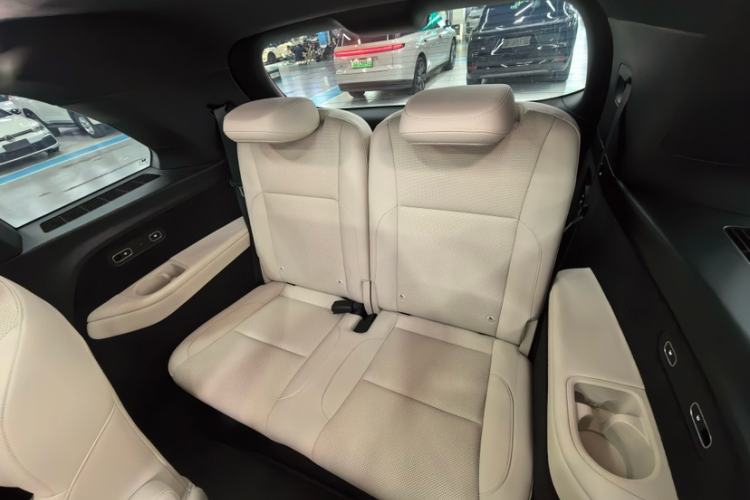 Used Li Auto L8 2025 Ultra Smart Refreshed Edition Interior 11