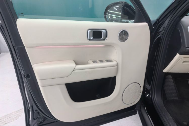 Used Li Auto L8 2025 Ultra Smart Refreshed Edition Interior 12