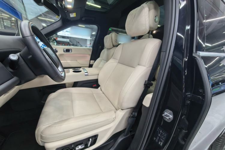 Used Li Auto L8 2025 Ultra Smart Refreshed Edition Interior 3