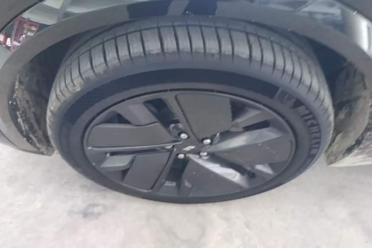 Used Li Auto L8 2025 Ultra Smart Refreshed Edition Left Front Wheel Hub