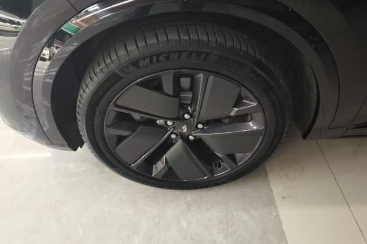 Used Li Auto L8 2025 Pro Smart Refresh Edition Left Front Wheel Hub