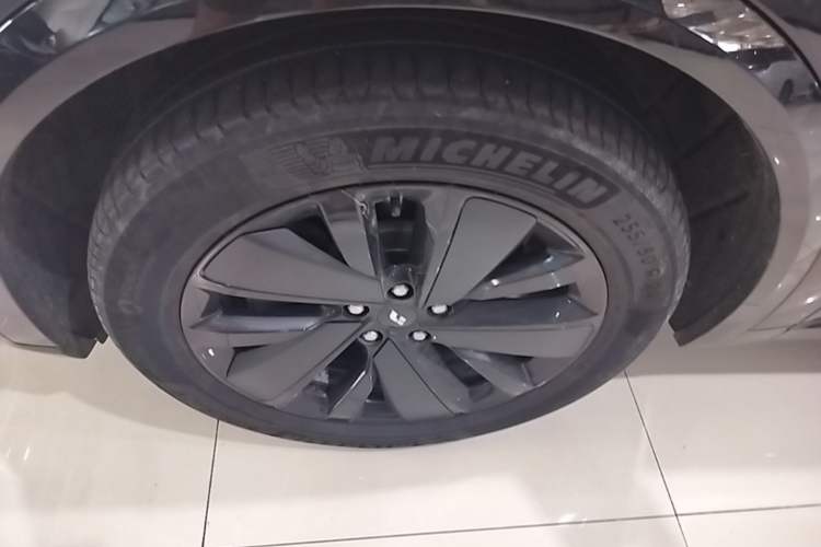 Used Li Auto L8 2025 Max Smart Refresh Edition Left Front Wheel Hub