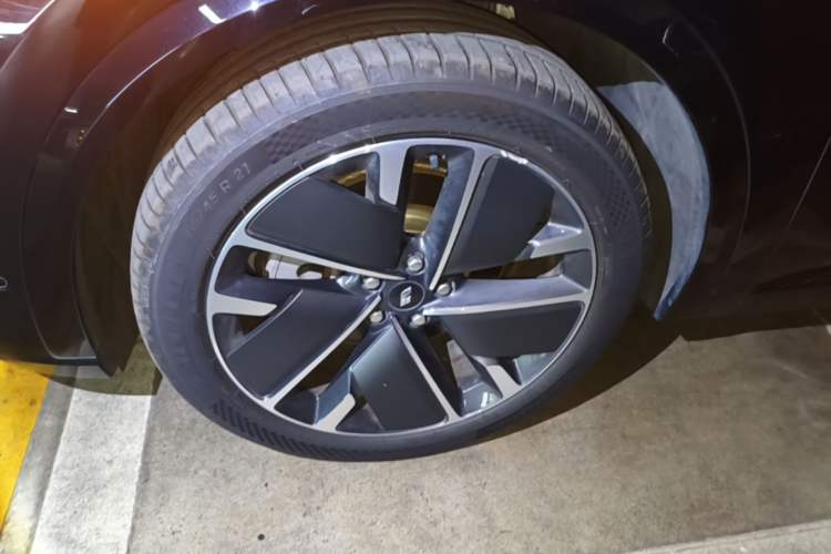 Used Li Auto L8 2025 Ultra Smart Refreshed Edition Left Front Wheel Hub