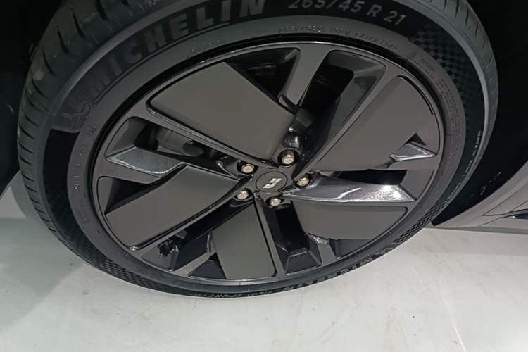 Used Li Auto L8 2025 Max Smart Refresh Edition Left Front Wheel Hub