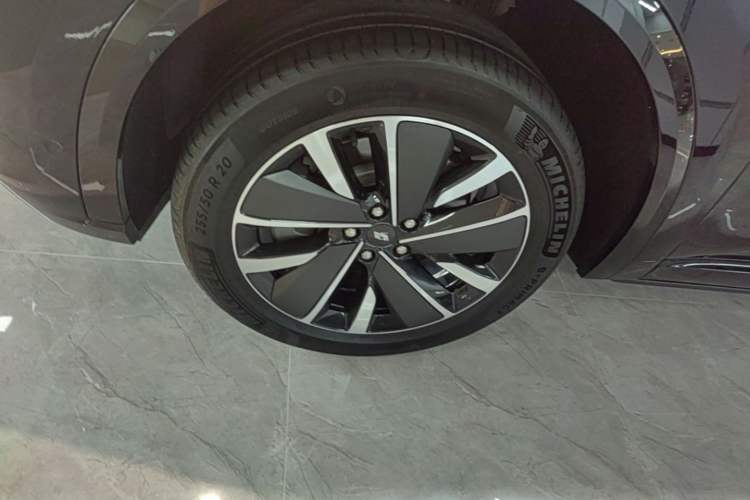 Used Li Auto L8 2025 Max Smart Refresh Edition Left Front Wheel Hub