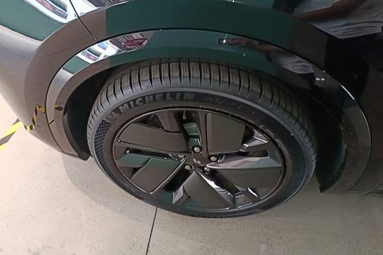 Used Li Auto L8 2025 Max Smart Refresh Edition Left Front Wheel Hub