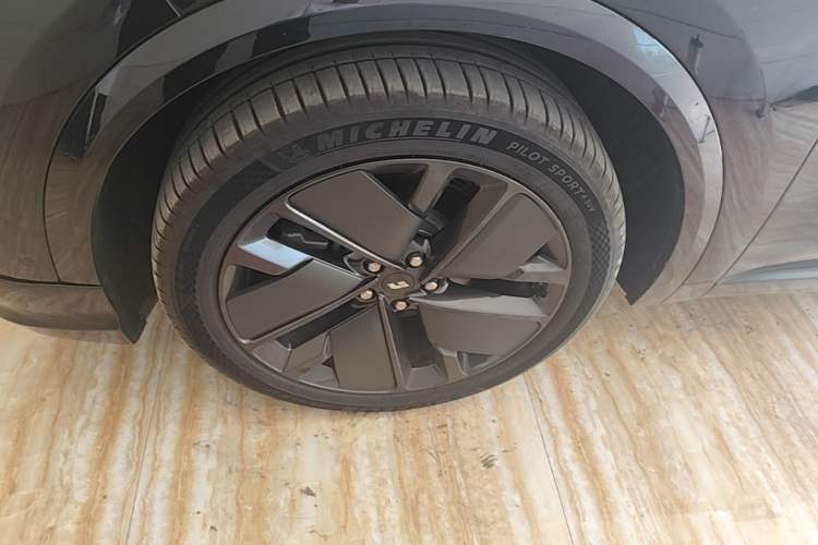 Used Li Auto L8 2025 Max Smart Refresh Edition Left Front Wheel Hub