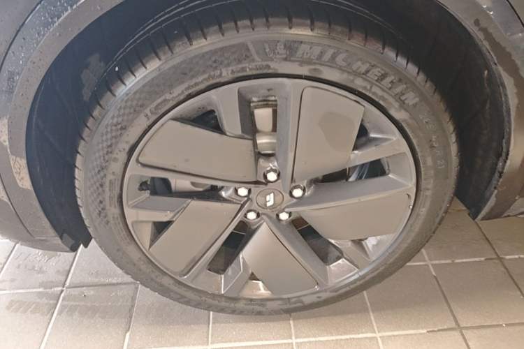 Used Li Auto L8 2025 Ultra Smart Refreshed Edition Left Front Wheel Hub