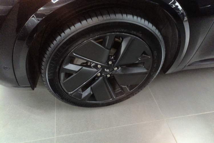Used Li Auto L8 2025 Ultra Smart Refreshed Edition Left Front Wheel Hub