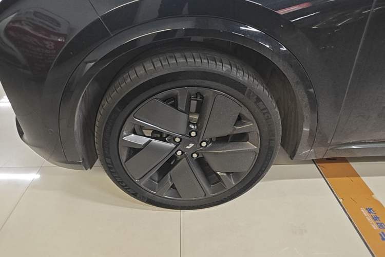 Used Li Auto L8 2025 Pro Smart Refresh Edition Left Front Wheel Hub