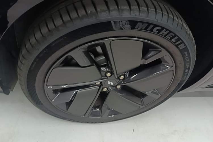 Used Li Auto L8 2025 Max Smart Refresh Edition Left Front Wheel Hub