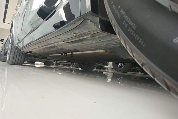 Used Li Auto L8 2025 Pro Smart Refresh Edition Left Side Sill