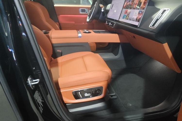 Used Li Auto L8 2025 Max Smart Refresh Edition Right Front Seat