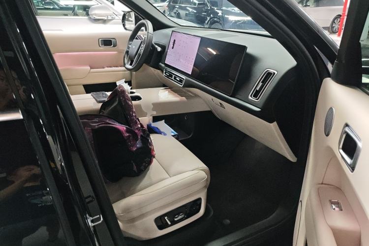 Used Li Auto L8 2025 Max Smart Refresh Edition Right Front Seat