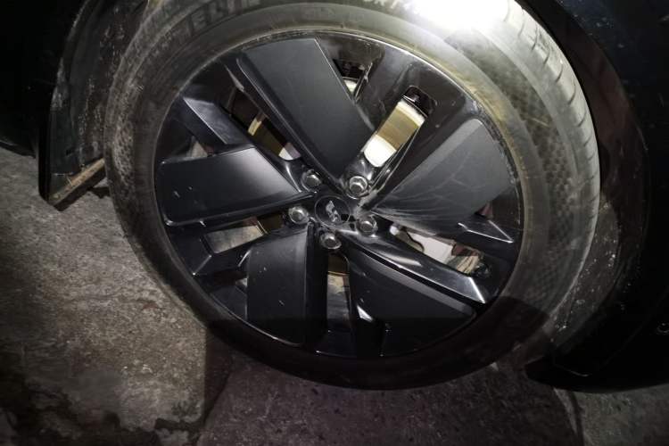 Used Li Auto L8 2025 Max Smart Refresh Edition Right Front Wheel Hub