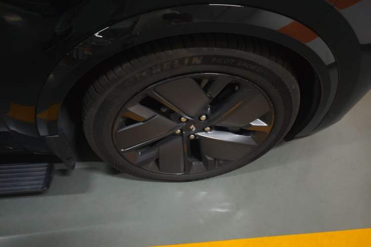 Used Li Auto L8 2025 Pro Smart Refresh Edition Right Front Wheel Hub
