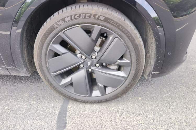 Used Li Auto L8 2025 Pro Smart Refresh Edition Right Front Wheel Hub