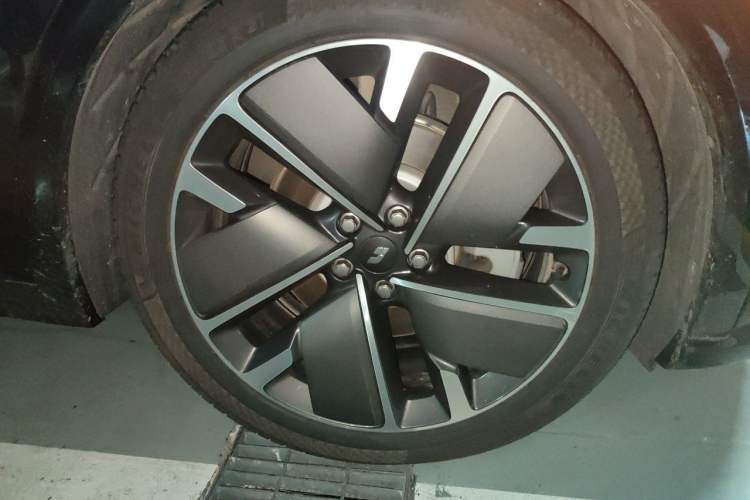 Used Li Auto L8 2025 Max Smart Refresh Edition Right Front Wheel Hub