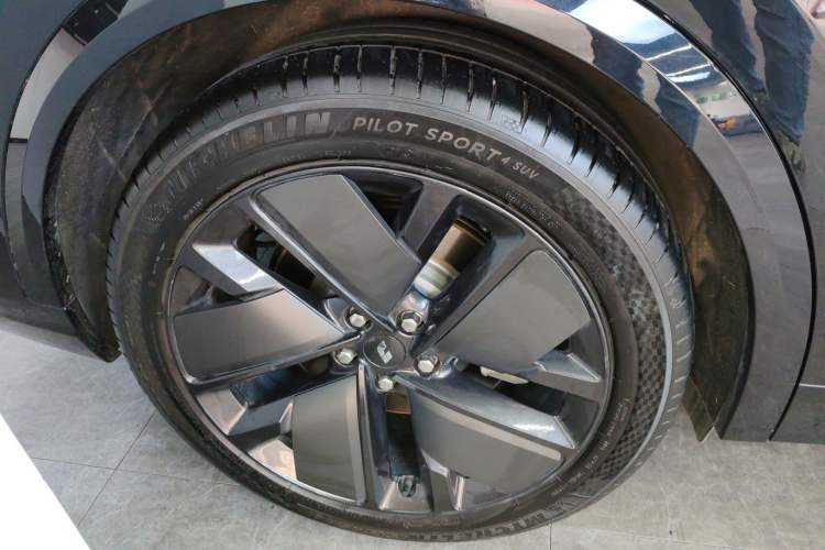 Used Li Auto L8 2025 Max Smart Refresh Edition Right Rear Wheel Hub