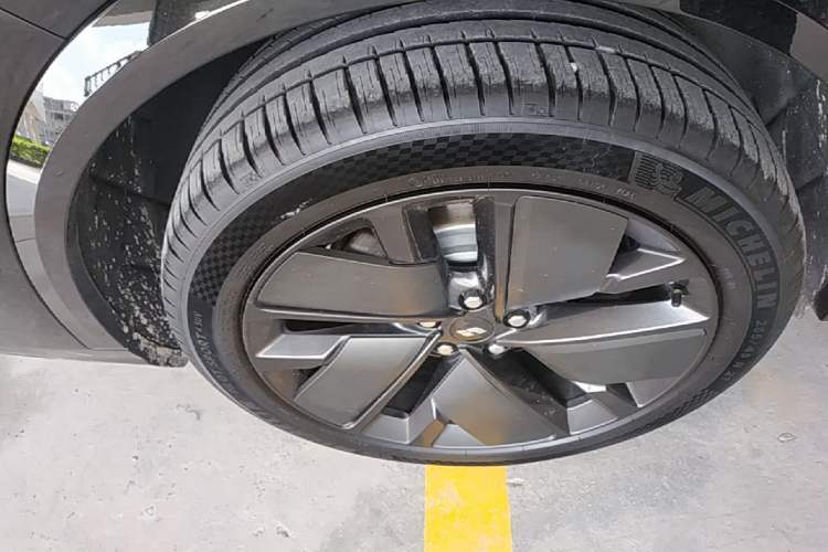 Used Li Auto L8 2025 Ultra Smart Refreshed Edition Right Rear Wheel Hub