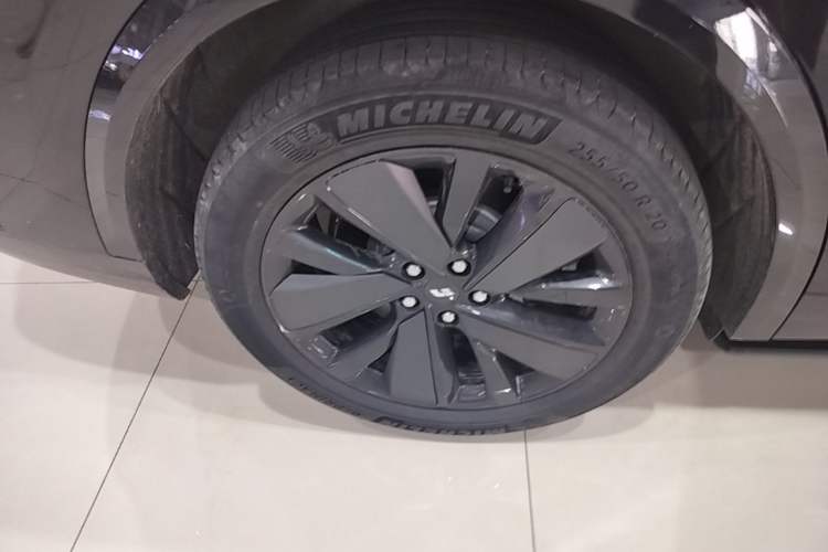 Used Li Auto L8 2025 Max Smart Refresh Edition Right Rear Wheel Hub