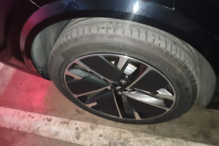 Used Li Auto L8 2025 Ultra Smart Refreshed Edition Right Rear Wheel Hub
