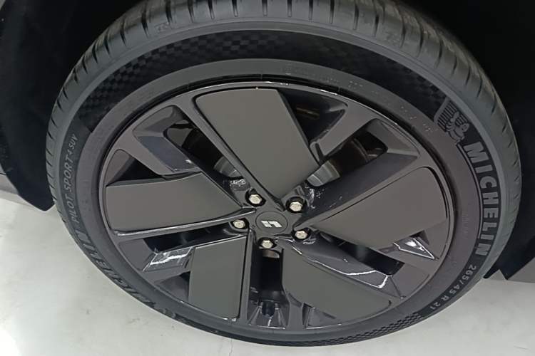 Used Li Auto L8 2025 Max Smart Refresh Edition Right Rear Wheel Hub