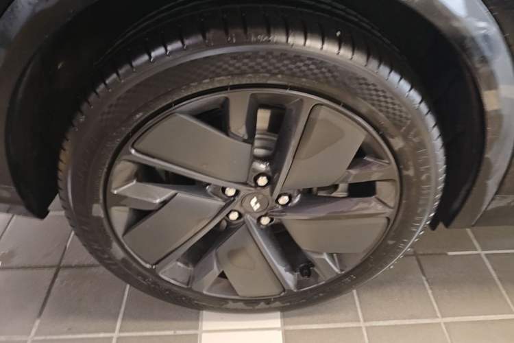 Used Li Auto L8 2025 Ultra Smart Refreshed Edition Right Rear Wheel Hub