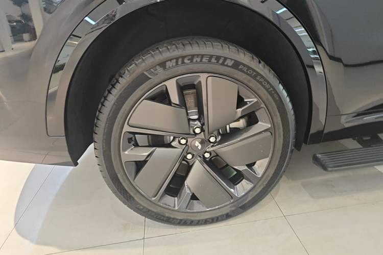 Used Li Auto L8 2025 Ultra Smart Refreshed Edition Right Rear Wheel Hub