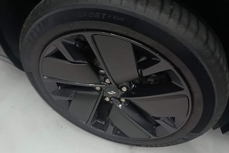Used Li Auto L8 2025 Max Smart Refresh Edition Right Rear Wheel Hub