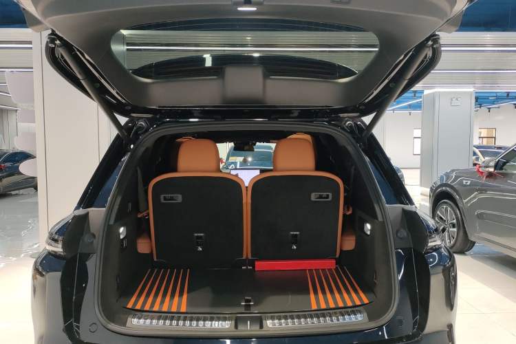 Used Li Auto L8 2025 Pro Smart Refresh Edition Trunk
