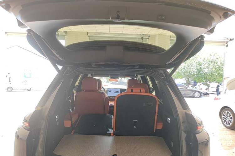 Used Li Auto L8 2025 Max Smart Refresh Edition Trunk