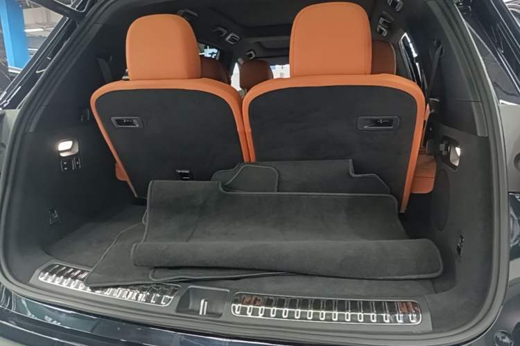 Used Li Auto L8 2025 Max Smart Refresh Edition Trunk