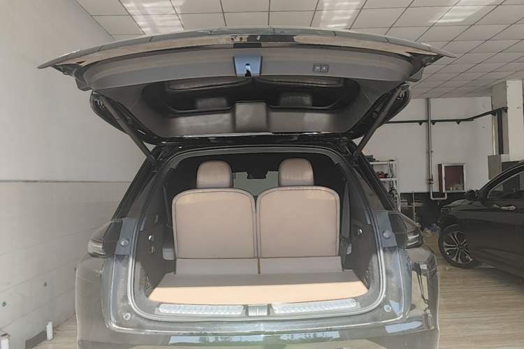 Used Li Auto L8 2025 Max Smart Refresh Edition Trunk