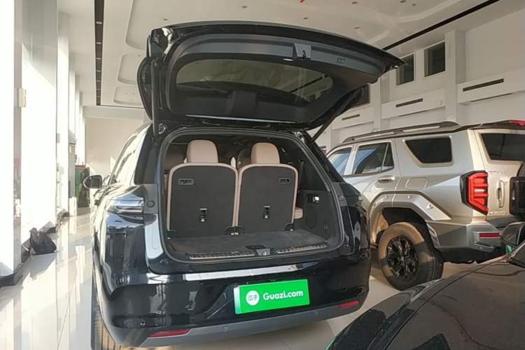 Used Li Auto L8 2025 Pro Smart Refresh Edition Trunk