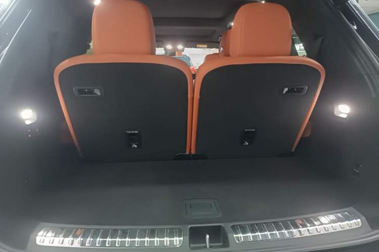 Used Li Auto L8 2025 Max Smart Refresh Edition Trunk