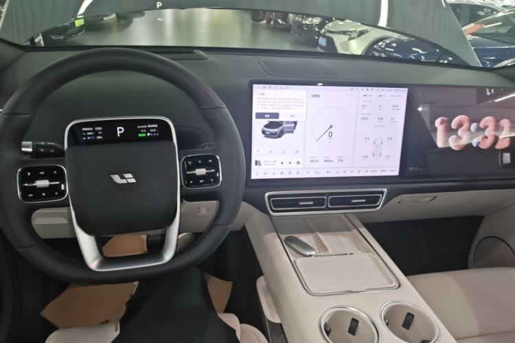 Used Li Auto L8 2025 Max Smart Refresh Edition Center Console