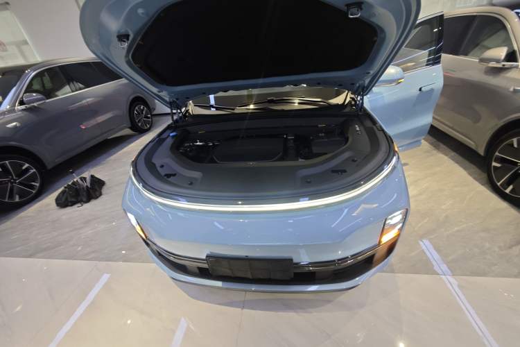 Used Li Auto L8 2025 Ultra Smart Refreshed Edition Engine Bay