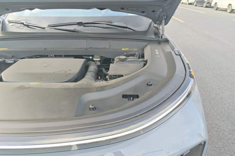 Used Li Auto L8 2025 Max Smart Refresh Edition Engine Bay Left
