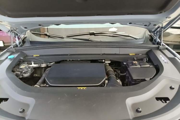 Used Li Auto L8 2025 Ultra Smart Refreshed Edition Engine Bay