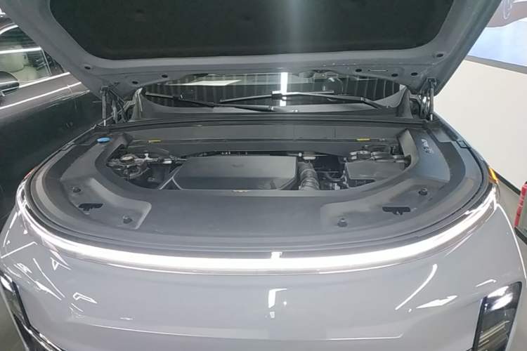 Used Li Auto L8 2025 Ultra Smart Refreshed Edition Engine Bay