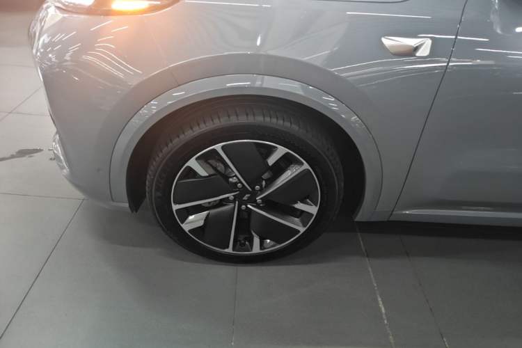 Used Li Auto L8 2025 Max Smart Refresh Edition Exterior 4