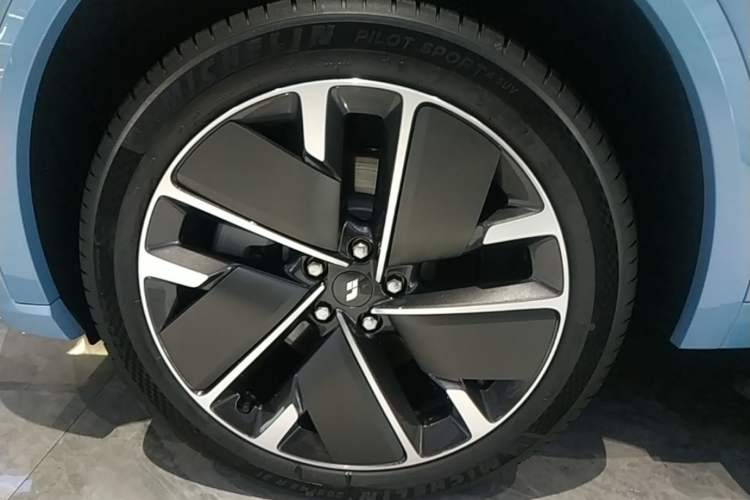Used Li Auto L8 2025 Ultra Smart Refreshed Edition Exterior 4
