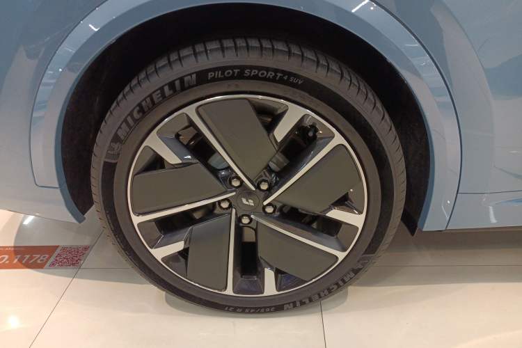 Used Li Auto L8 2025 Max Smart Refresh Edition Exterior 8