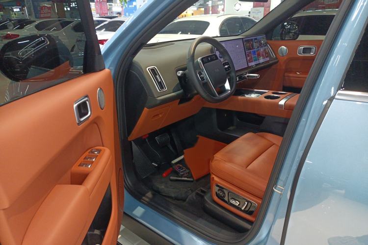 Used Li Auto L8 2025 Max Smart Refresh Edition Interior 3