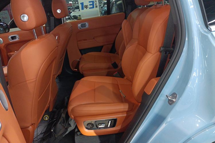 Used Li Auto L8 2025 Max Smart Refresh Edition Interior 4