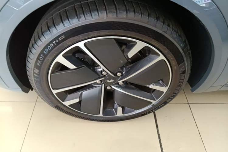 Used Li Auto L8 2025 Ultra Smart Refreshed Edition Left Front Wheel Hub