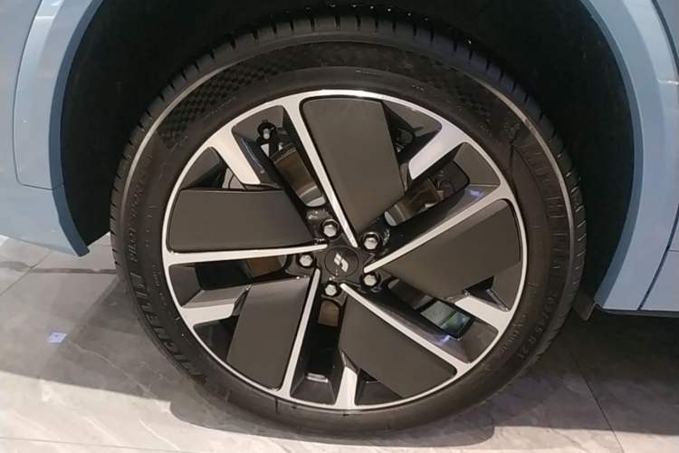 Used Li Auto L8 2025 Ultra Smart Refreshed Edition Right Rear Wheel Hub